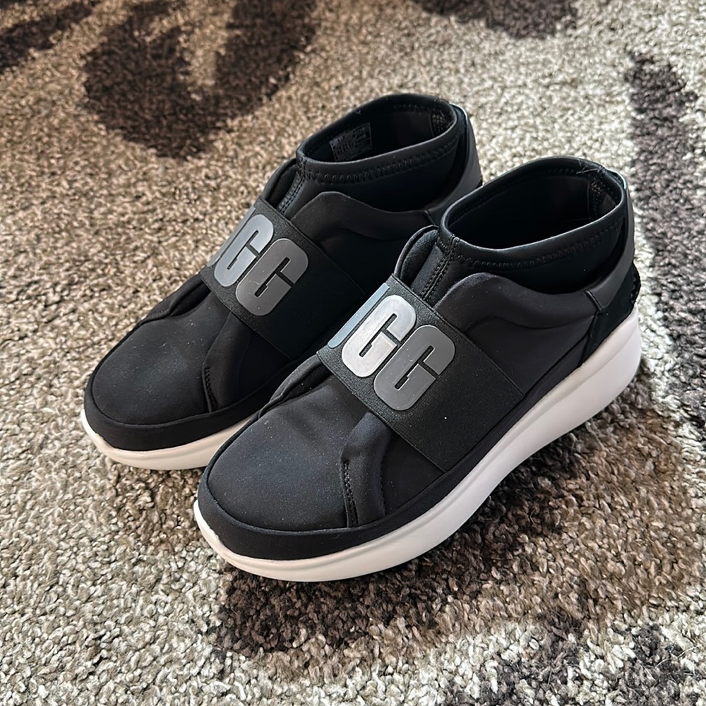 UGG sneaker worn ONCE